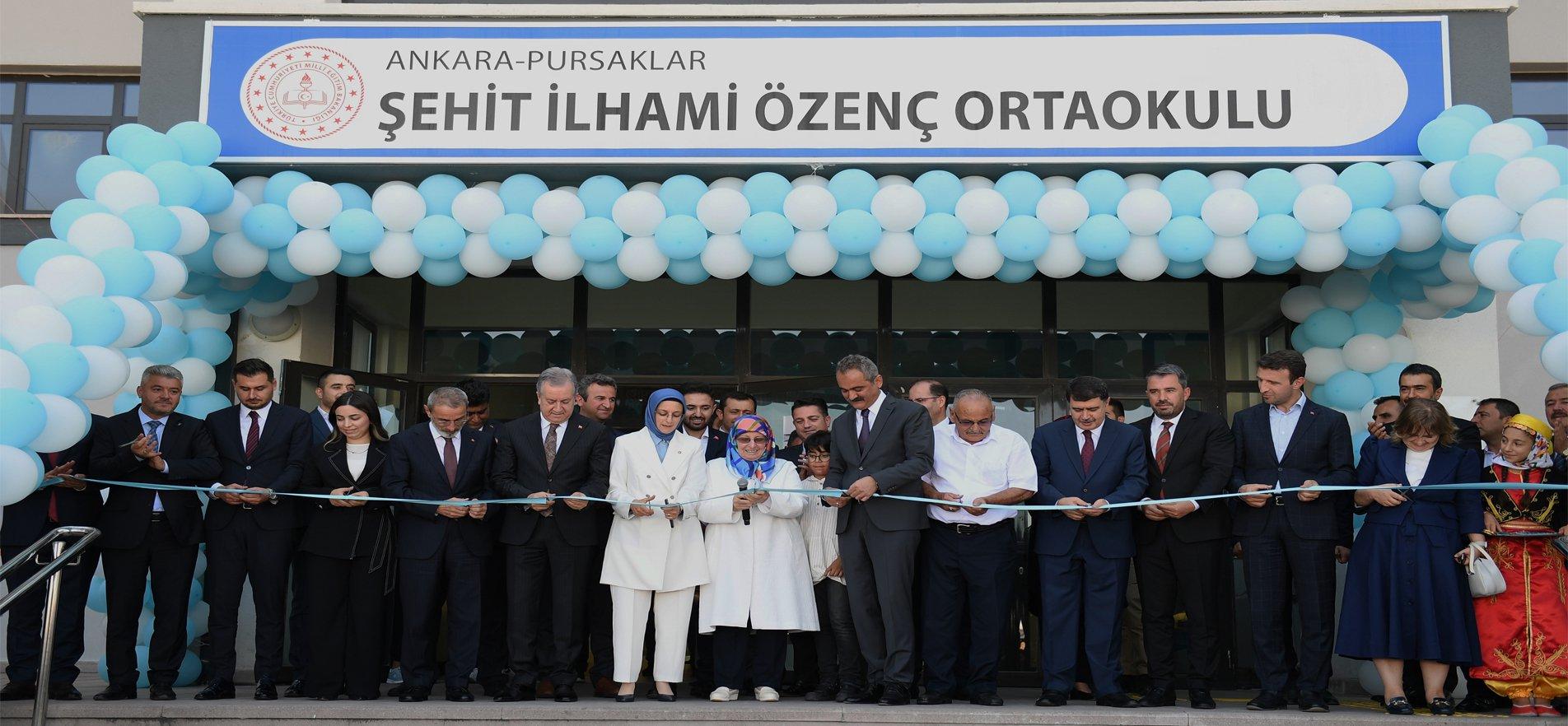 BAKAN ÖZER, ŞEHİT İLHAMİ ÖZENÇ ORTAOKULU AÇILIŞ TÖRENİ'NE KATILDI