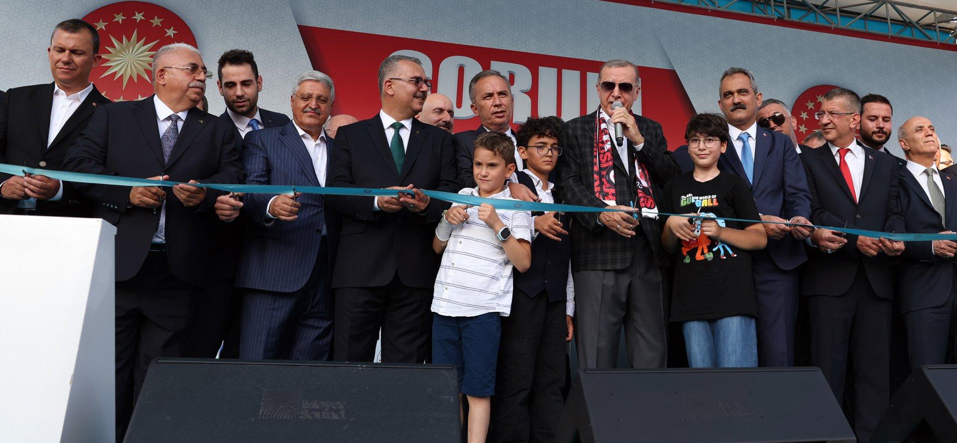 BAKAN ÖZER ÇORUM'DA TOPLU AÇILIŞ TÖRENİNE KATILDI